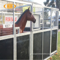 さまざまなスタイルの馬製品と馬の馬小屋